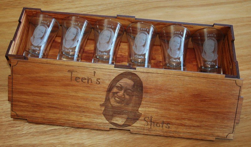 Blackwood box engraved photo on glasses and box