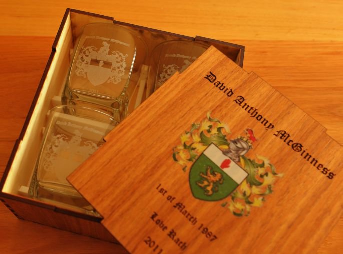 Whiskey glass set 4 engraved in Blackwood box with enrgraving and colour printed shield