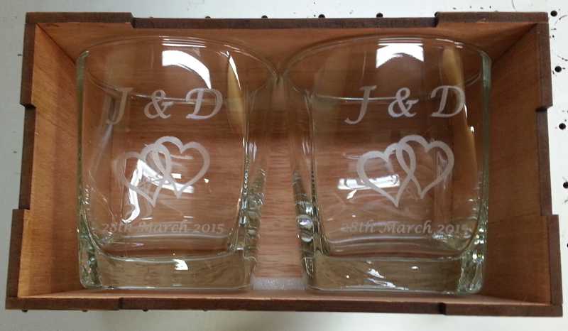 Pair whisky glasses in wooden box