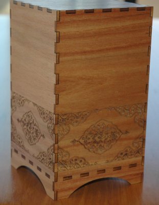 Single urn Blackwood timber pattern engraved